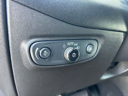 Used 2021 Chevrolet Equinox LT image 22