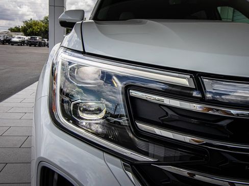 New 2026 Volkswagen Atlas SE FWD image 5