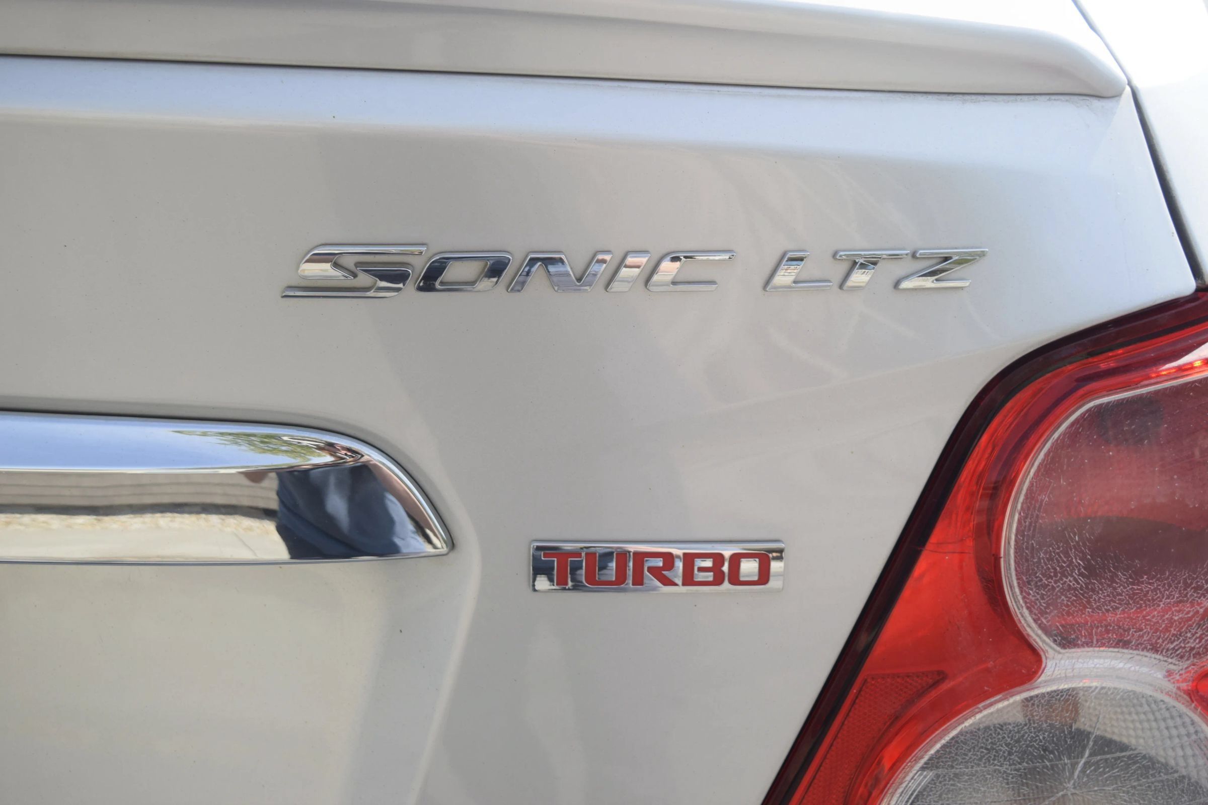 Used 2015 Chevrolet Sonic LTZ FWD image 8