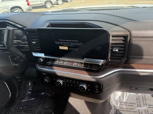 Used 2024 GMC Sierra 1500 SLT image 44