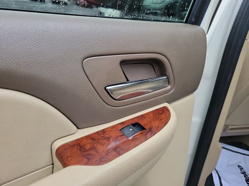 Used 2013 Chevrolet Avalanche LTZ image 13