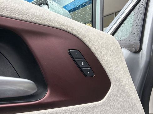 Used 2020 Chrysler Pacifica Limited w/ Advanced Safetytec Group FWD image 15