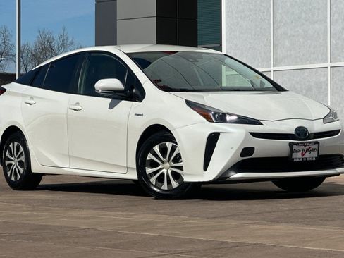 Certified 2020 Toyota Prius LE w/ Carpet Mat Package image 2