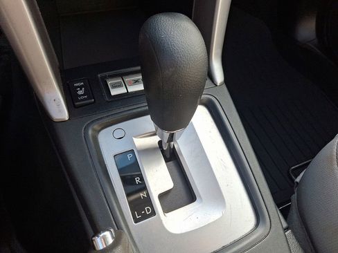 Used 2017 Subaru Forester 2.5i Premium w/ All-Weather Package image 16