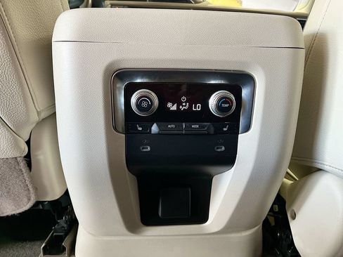 Used 2022 GMC Yukon Denali AWD/4WD image 28