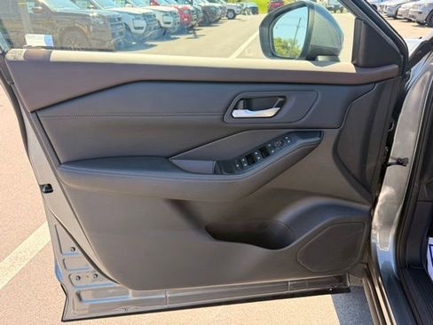 Certified 2023 Nissan Rogue SV w/ SV Premium B Package AWD/4WD image 11