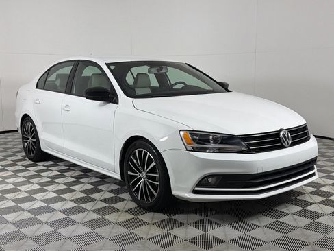 Used 2015 Volkswagen Jetta Sport image 3
