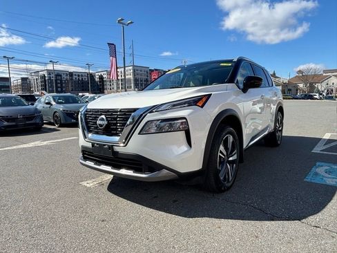 Used 2023 Nissan Rogue SL image 3