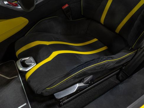 Used 2022 Lamborghini Huracan STO RWD image 45