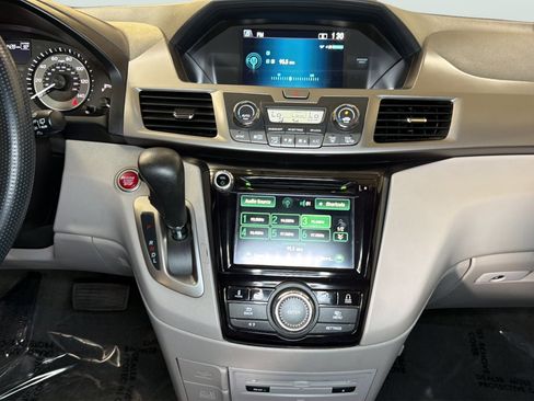 Used 2016 Honda Odyssey SE image 16