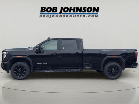 Used 2024 GMC Sierra 2500 AT4 w/ Technology Package AWD/4WD image 4