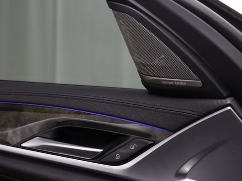 Used 2019 BMW M550i xDrive w/ Premium Package 2 image 7