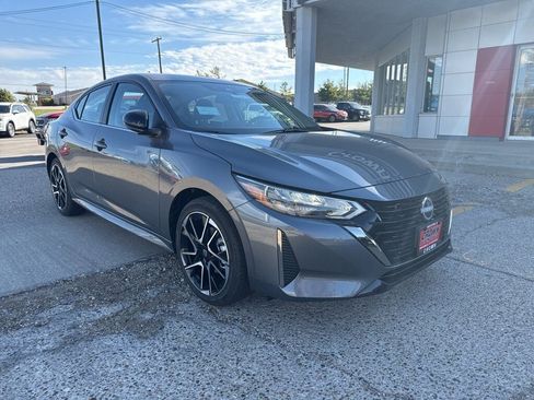 New 2025 Nissan Sentra SR image 2