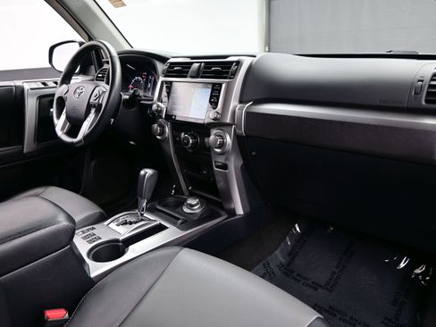 Used 2021 Toyota 4Runner SR5 Premium w/ Moonroof Package AWD/4WD image 15
