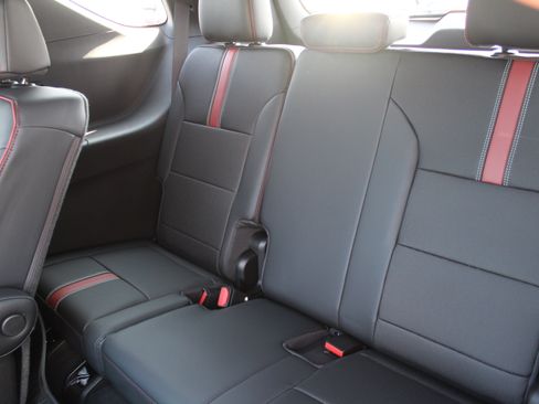 New 2027 Chevrolet Traverse RS w/ LPO, Floor Liner Package AWD/4WD image 20