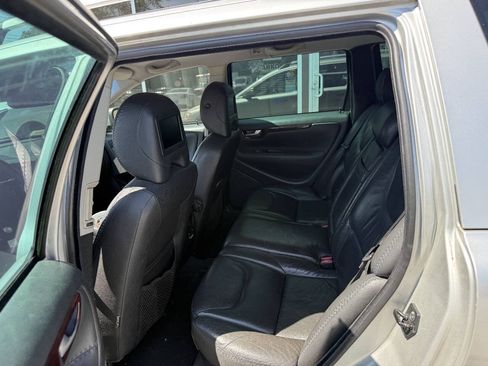 Used 2007 Volvo XC70 AWD/4WD image 12