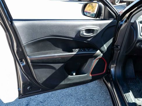 Used 2020 Jeep Compass Trailhawk image 12