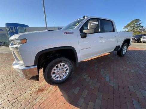 Used 2021 Chevrolet Silverado 2500 LT w/ Convenience Package image 12