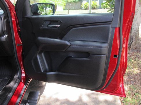 Used 2025 Chevrolet Colorado LT w/ LT Convenience Package RWD image 27