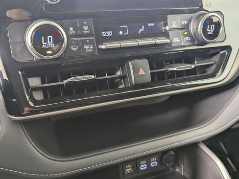 Used 2023 Toyota Highlander LE FWD image 21