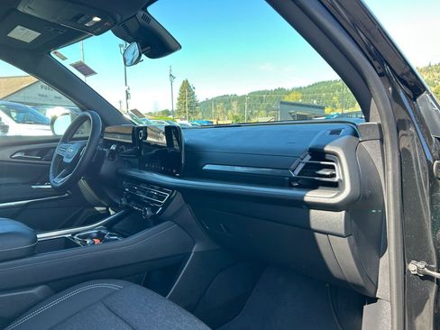 Used 2025 Chevrolet Traverse LT w/ Sun and Wheel Package AWD/4WD image 28