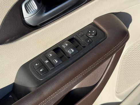 Used 2018 Chrysler Pacifica Touring Plus w/ Tire & Wheel Group image 20