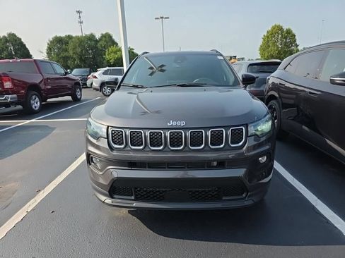 Used 2023 Jeep Compass Latitude AWD/4WD image 6