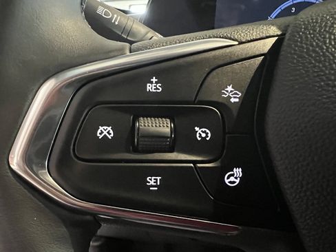 Used 2025 Chevrolet Trax ACTIV w/ Sunroof Package image 18