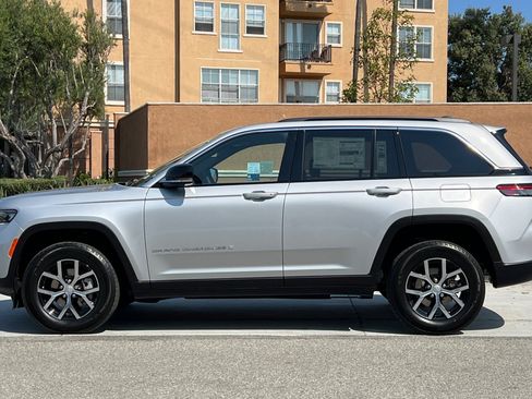 New 2025 Jeep Grand Cherokee Limited image 7