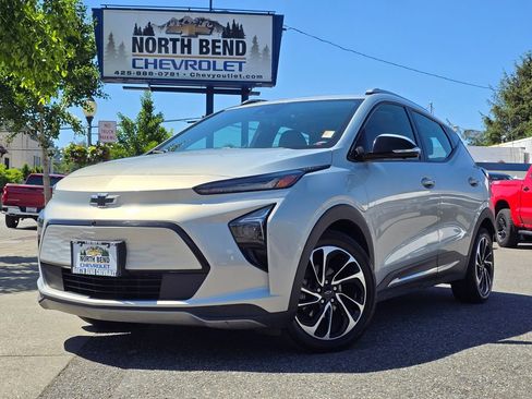 Used 2023 Chevrolet Bolt EUV Premier w/ Sun & Sound Package FWD image 1