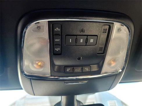 Used 2019 Jeep Grand Cherokee Limited image 36