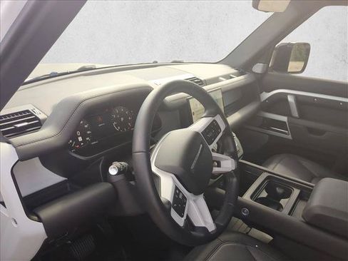 Used 2024 Land Rover Defender 130 X-Dynamic SE AWD/4WD image 10