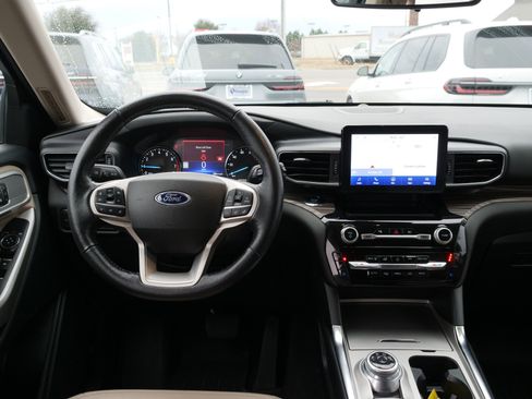 Used 2022 Ford Explorer Limited w/ Equipment Group 301A image 21