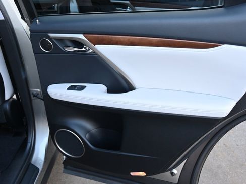 Used 2021 Lexus RX 350L Premium w/ Premium Package image 18