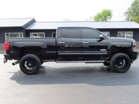 Used 2015 Chevrolet Silverado 2500 High Country w/ Duramax Plus Package image 6