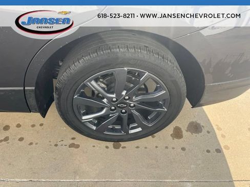 Used 2022 Chevrolet Equinox RS w/ Infotainment Package FWD image 8