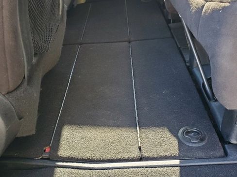 Used 2011 Chrysler Town & Country Touring image 35