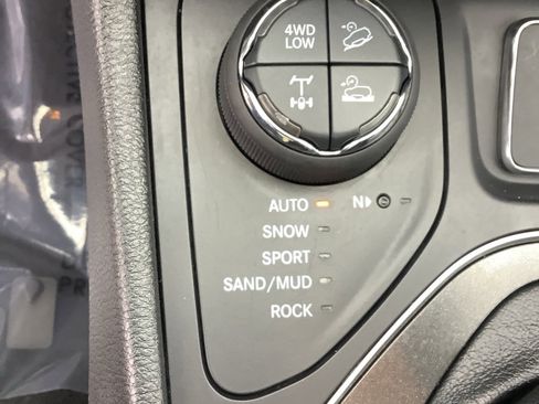 Used 2022 Jeep Cherokee Trailhawk w/ Sun & Sound Group image 17