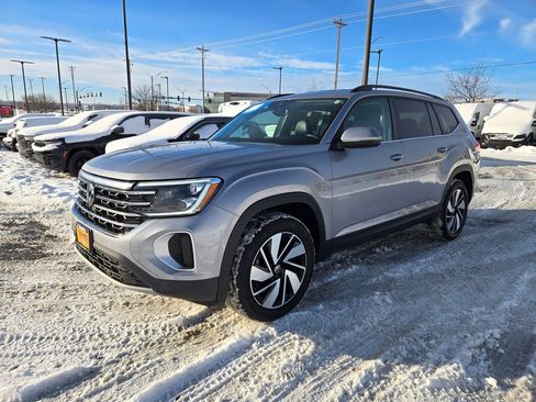 Used 2025 Volkswagen Atlas SE image 8