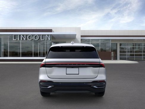 New 2026 Lincoln Nautilus Premier image 5