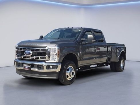Used 2024 Ford F350 XLT image 6