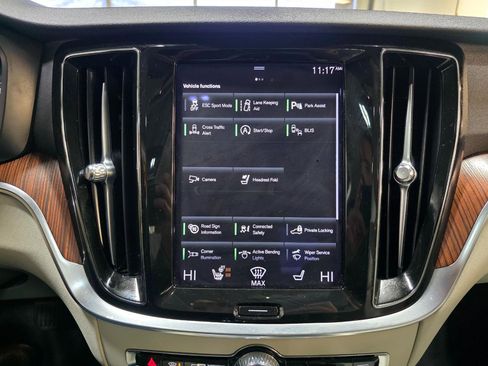 Used 2021 Volvo S60 T5 Momentum w/ Premium Package image 34