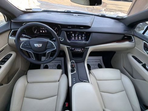 Used 2017 Cadillac XT5 Luxury w/ Driver Awareness Package image 23