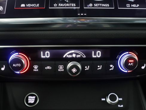 New 2025 Audi Q3 2.0T Premium image 25