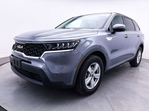 Used 2022 Kia Sorento LX image 11