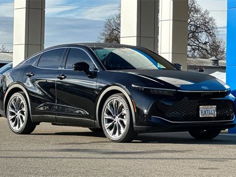 Used 2023 Toyota Crown Limited image 2