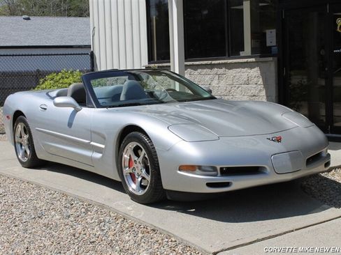 Used 2002 Chevrolet Corvette Coupe w/ Preferred Equipment Group2 RWD image 18