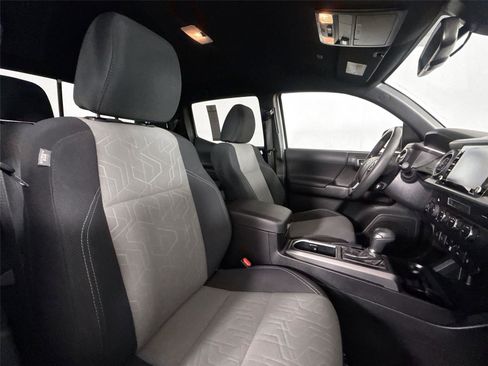 Certified 2021 Toyota Tacoma TRD Sport w/ Technology Package AWD/4WD image 36