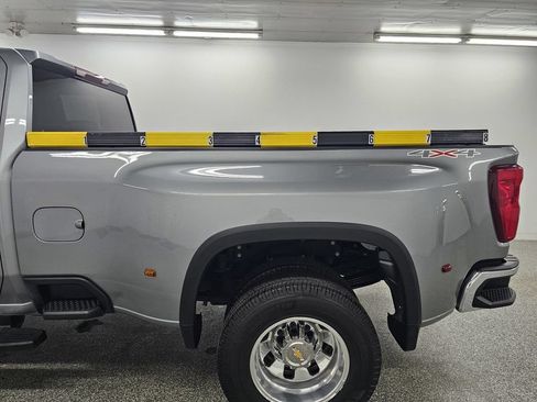 Used 2025 Chevrolet Silverado 3500 LTZ w/ LTZ Convenience Package AWD/4WD image 10