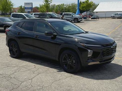 Used 2024 Chevrolet Trax ACTIV w/ Sunroof Package FWD image 2